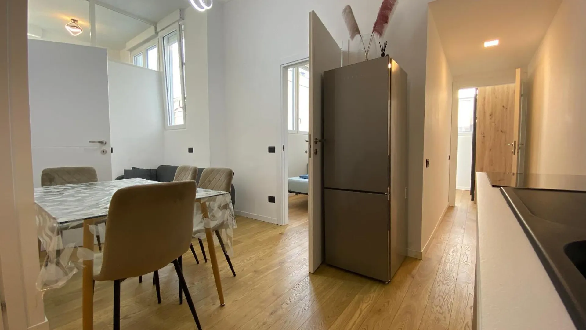 Modern 3 Bedrooms Apartment Milano İtalya