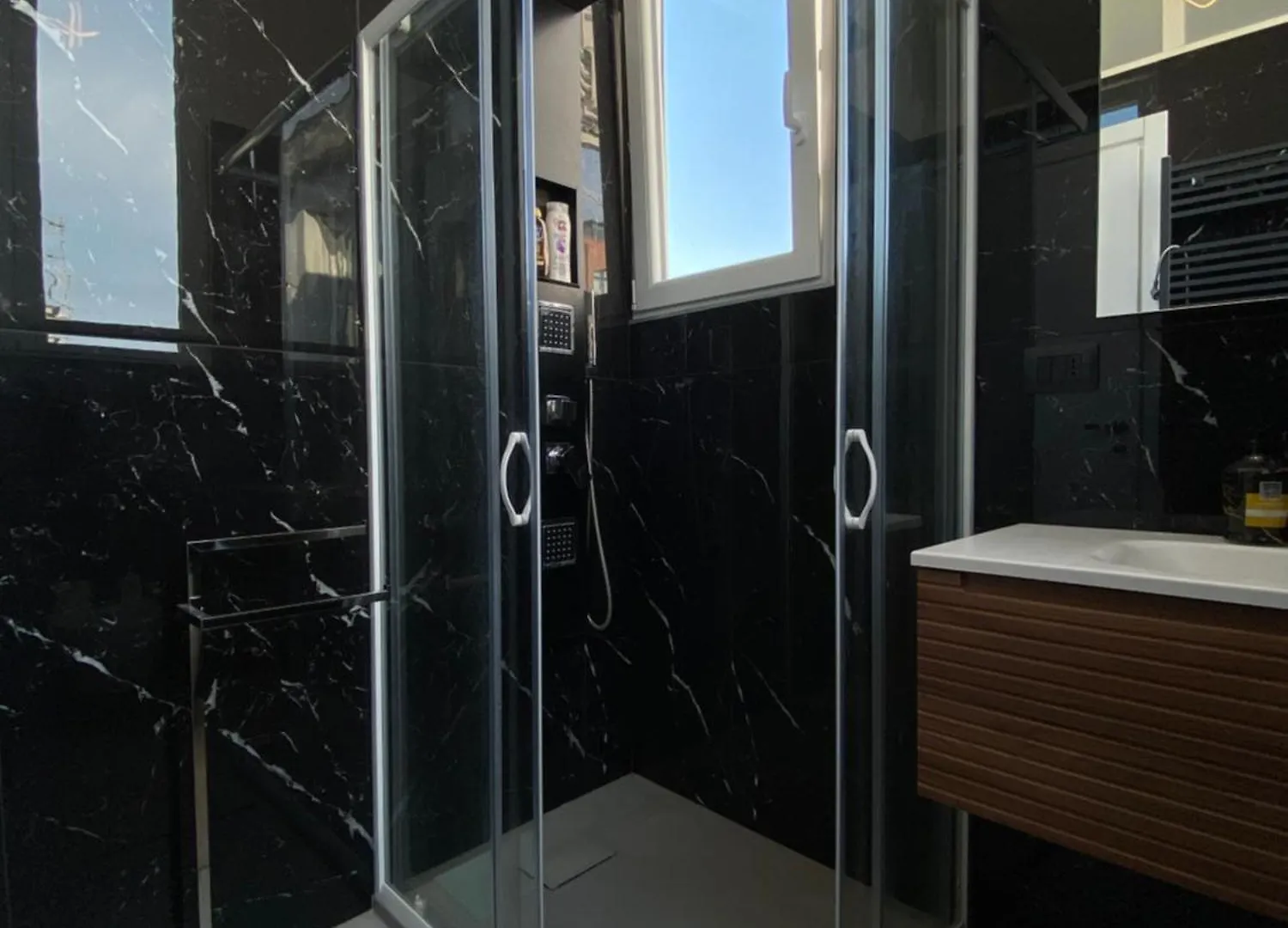 Modern 3 Bedrooms Apartment Milan Italy