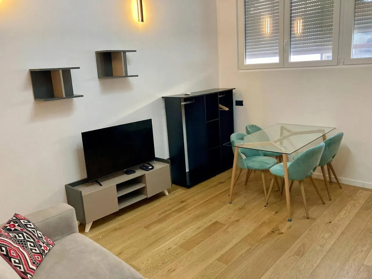 Modern 3 Bedrooms Apartment Milan Italy